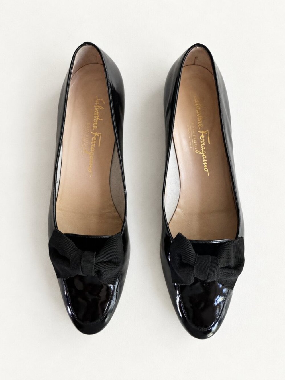 Salvatore Ferragamo Black Patent Bow Shoes – Size 9½ AA-Original Box